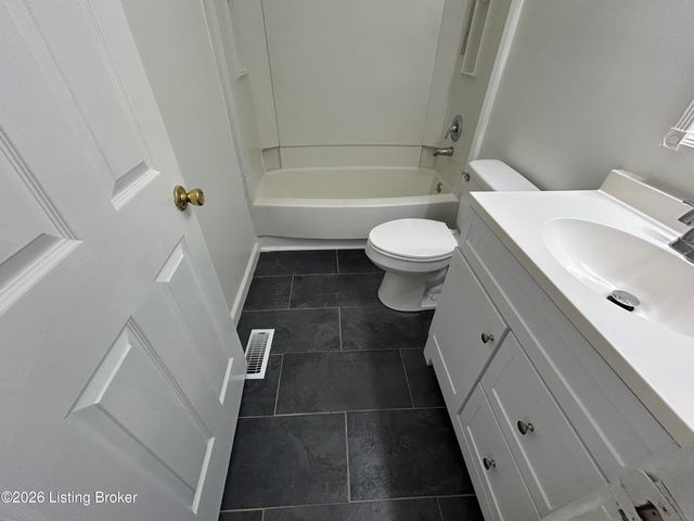 7100 Daisy Ave, Louisville, KY 40258