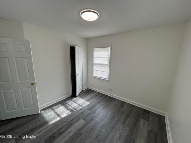 7100 Daisy Ave, Louisville, KY 40258