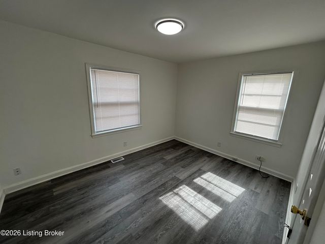 7100 Daisy Ave, Louisville, KY 40258