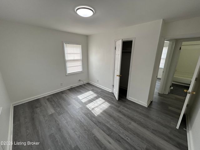 7100 Daisy Ave, Louisville, KY 40258