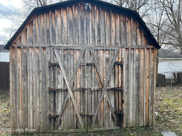 7100 Daisy Ave, Louisville, KY 40258