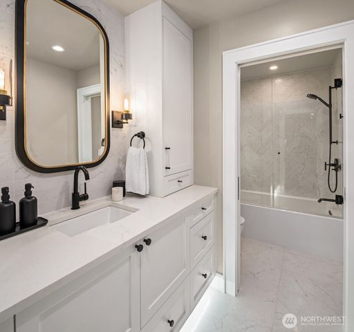 4221 NE 27th Place, Renton, WA 98059