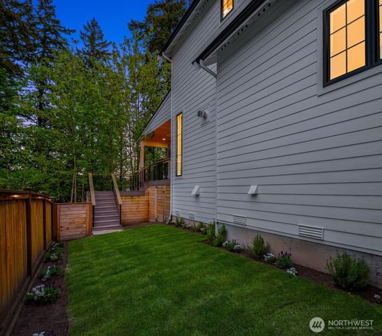 4221 NE 27th Place, Renton, WA 98059