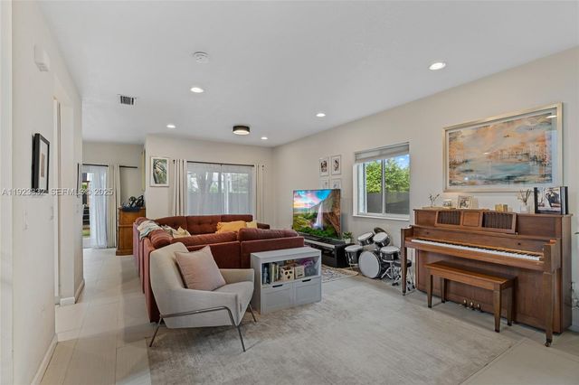 396 NE 33rd Ter, Homestead, FL 33033