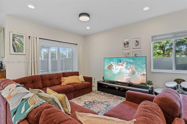 396 NE 33rd Ter, Homestead, FL 33033