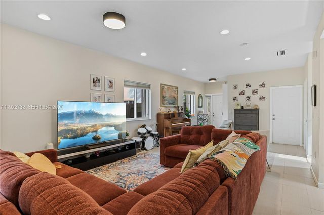 396 NE 33rd Ter, Homestead, FL 33033