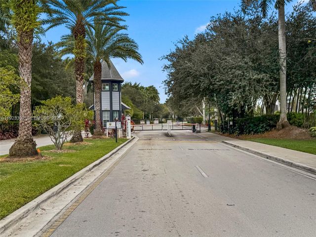 396 NE 33rd Ter, Homestead, FL 33033