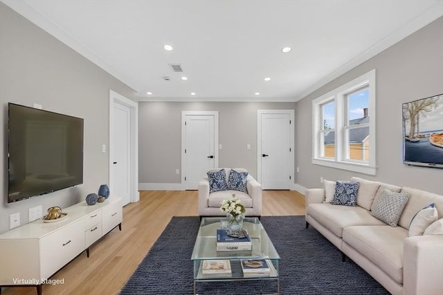 29 Hanson St 2, Somerville, MA 02143