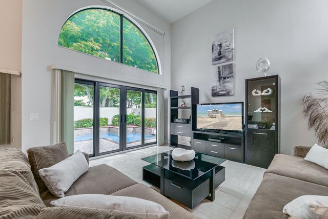 23264 N Mirabella Cir Circle N, Boca Raton, FL 33433