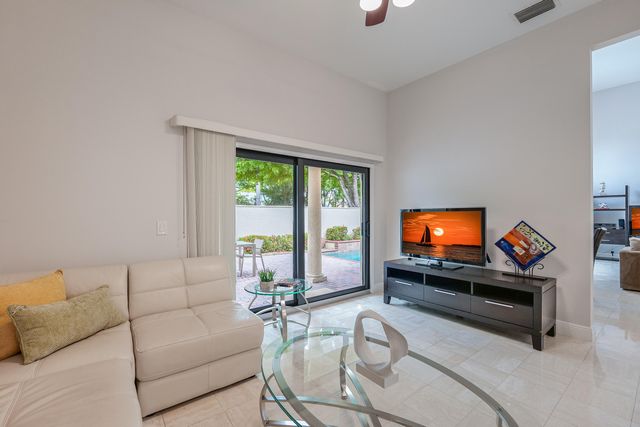 23264 N Mirabella Cir Circle N, Boca Raton, FL 33433