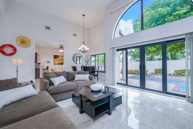 23264 N Mirabella Cir Circle N, Boca Raton, FL 33433
