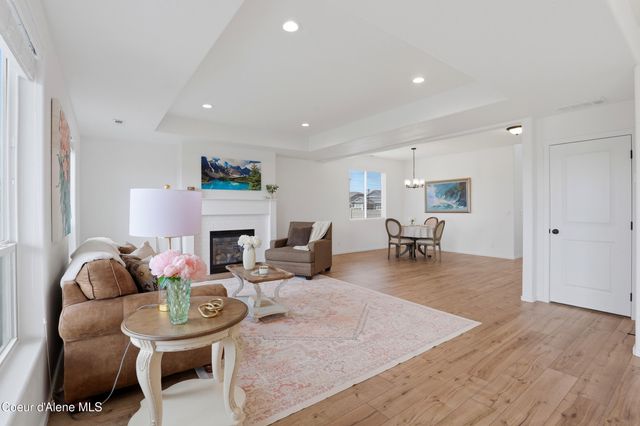 10482 N Belgrave Lp, Hayden, ID 83835