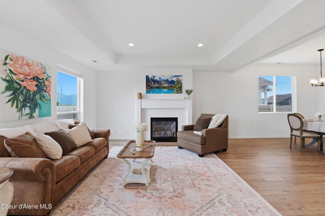 10482 N Belgrave Lp, Hayden, ID 83835