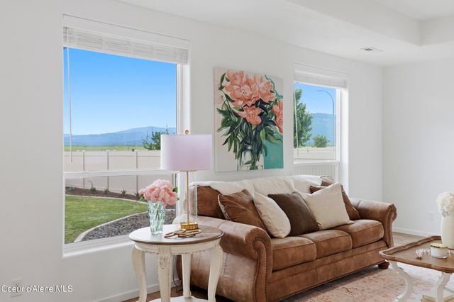 10482 N Belgrave Lp, Hayden, ID 83835
