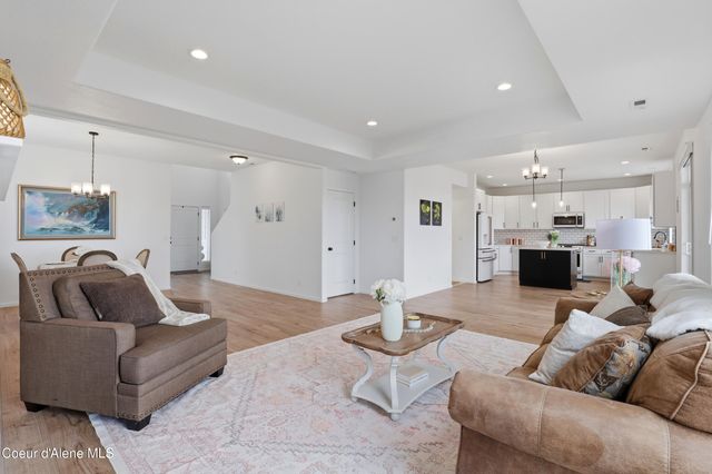 10482 N Belgrave Lp, Hayden, ID 83835