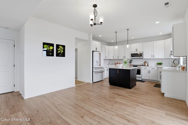 10482 N Belgrave Lp, Hayden, ID 83835