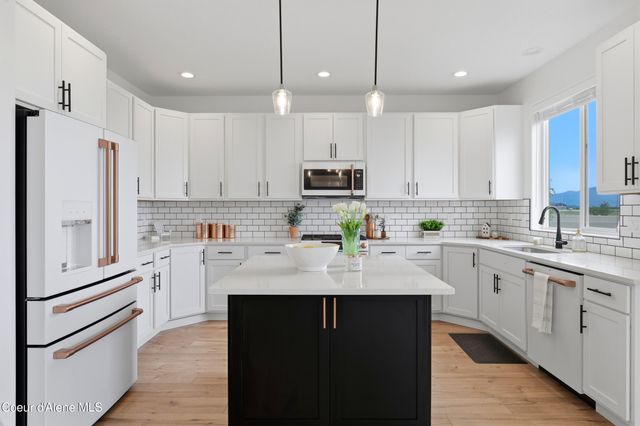 10482 N Belgrave Lp, Hayden, ID 83835