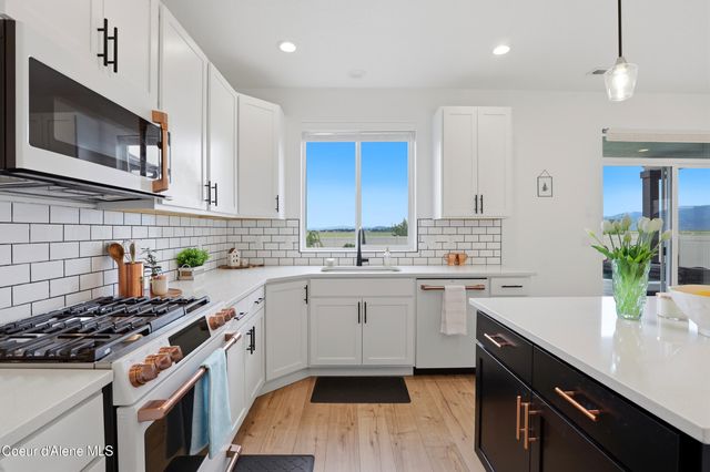 10482 N Belgrave Lp, Hayden, ID 83835