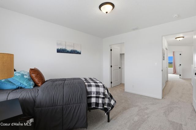 10482 N Belgrave Lp, Hayden, ID 83835