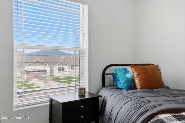10482 N Belgrave Lp, Hayden, ID 83835