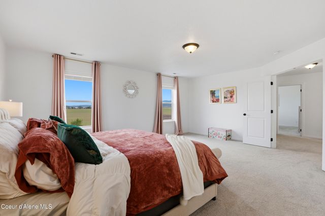 10482 N Belgrave Lp, Hayden, ID 83835