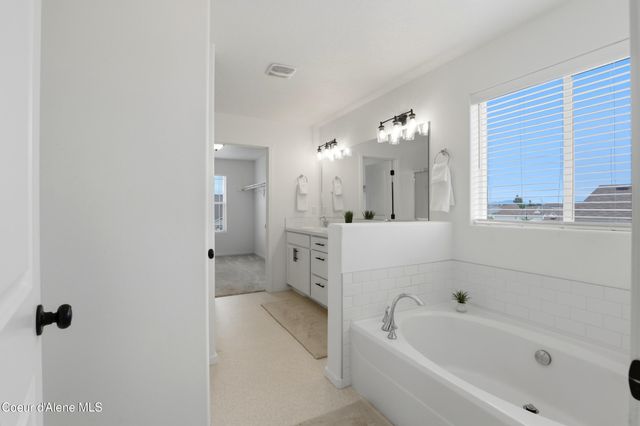 10482 N Belgrave Lp, Hayden, ID 83835