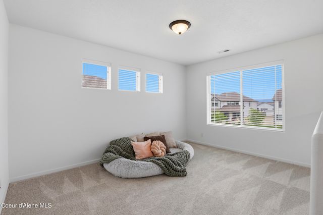 10482 N Belgrave Lp, Hayden, ID 83835