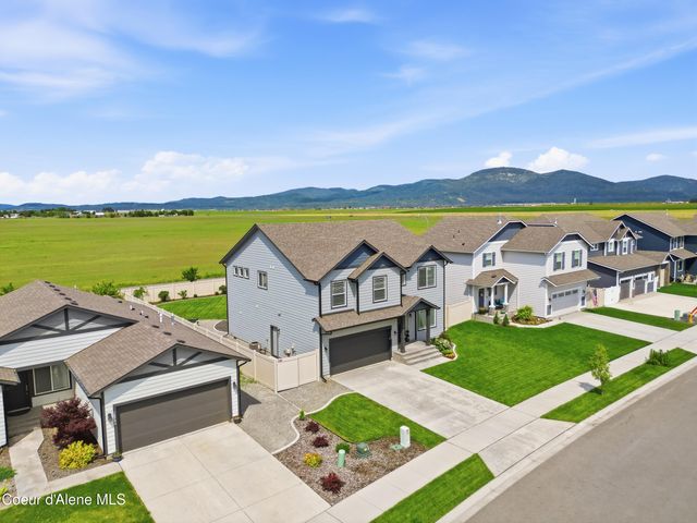 10482 N Belgrave Lp, Hayden, ID 83835