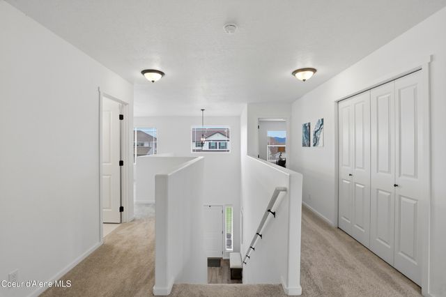 10482 N Belgrave Lp, Hayden, ID 83835