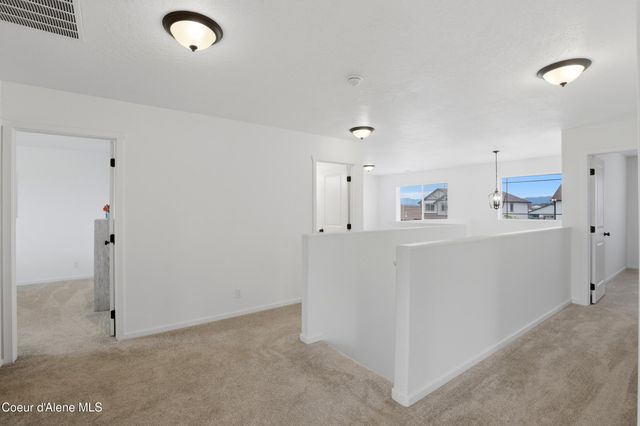 10482 N Belgrave Lp, Hayden, ID 83835