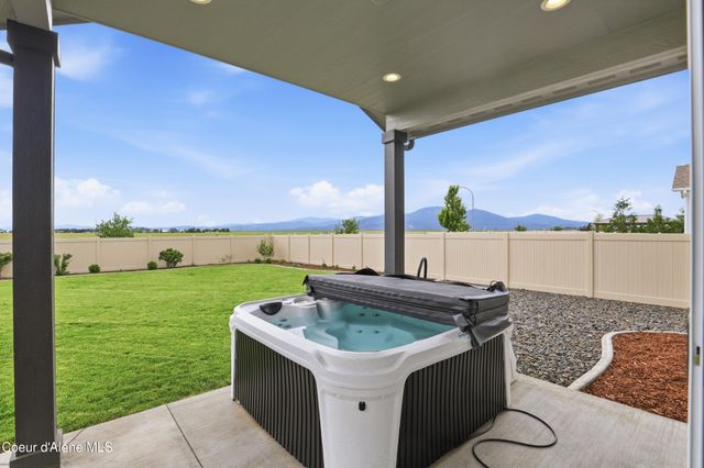 10482 N Belgrave Lp, Hayden, ID 83835