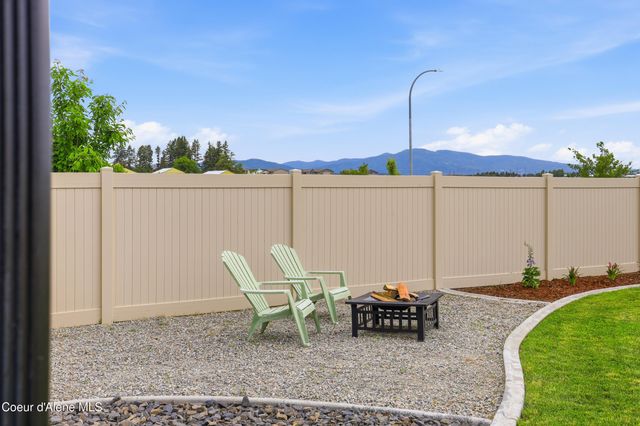 10482 N Belgrave Lp, Hayden, ID 83835