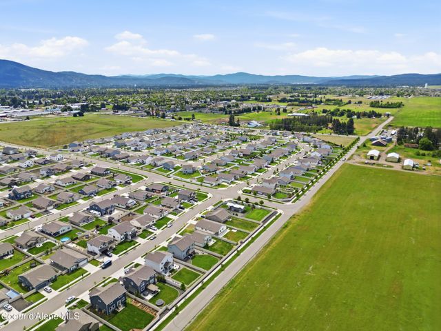 10482 N Belgrave Lp, Hayden, ID 83835