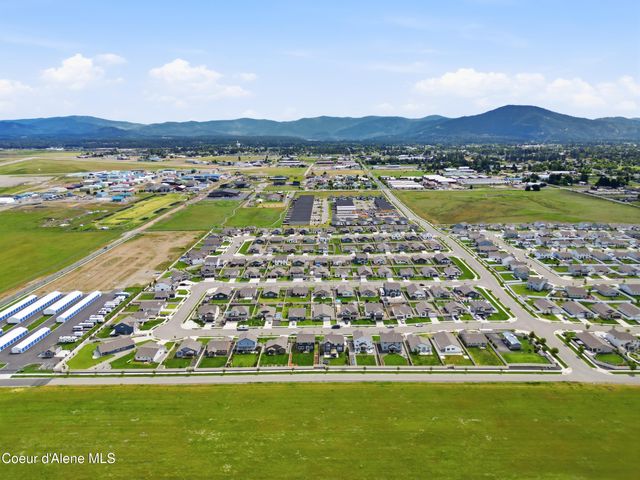 10482 N Belgrave Lp, Hayden, ID 83835