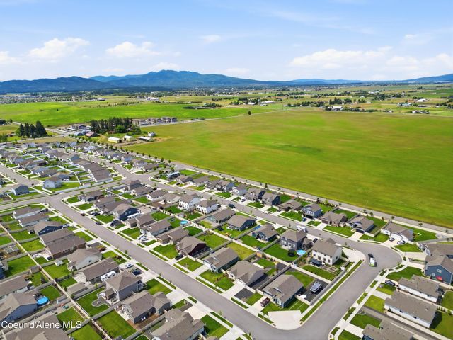 10482 N Belgrave Lp, Hayden, ID 83835