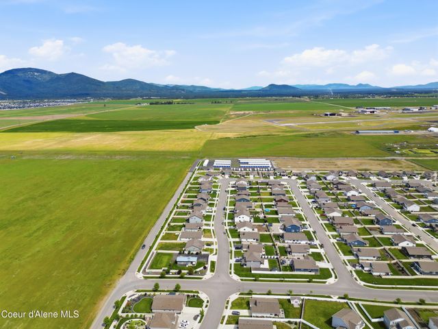 10482 N Belgrave Lp, Hayden, ID 83835