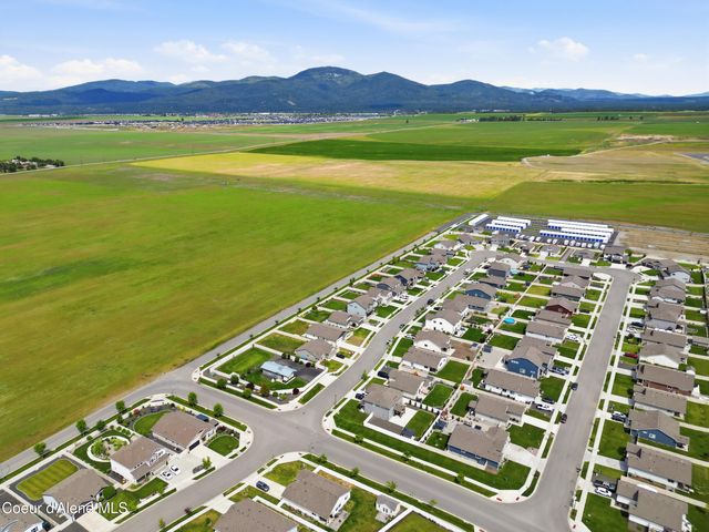 10482 N Belgrave Lp, Hayden, ID 83835