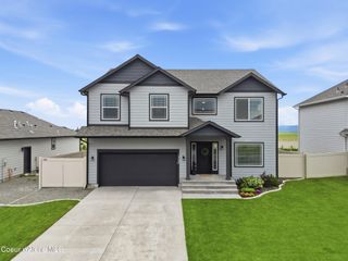 10482 N Belgrave Lp, Hayden, ID 83835