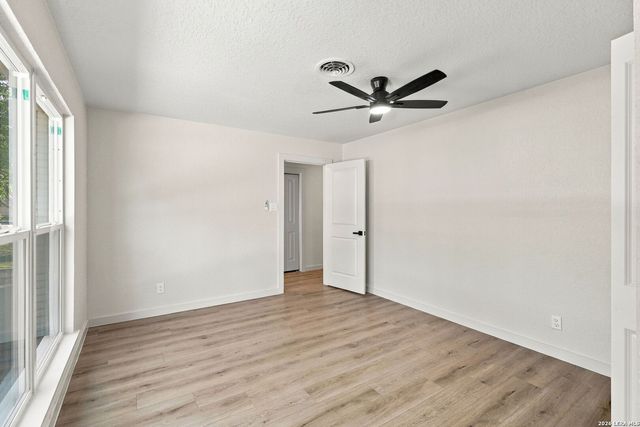 100 Riviera Dr, Castle Hills, TX 78213