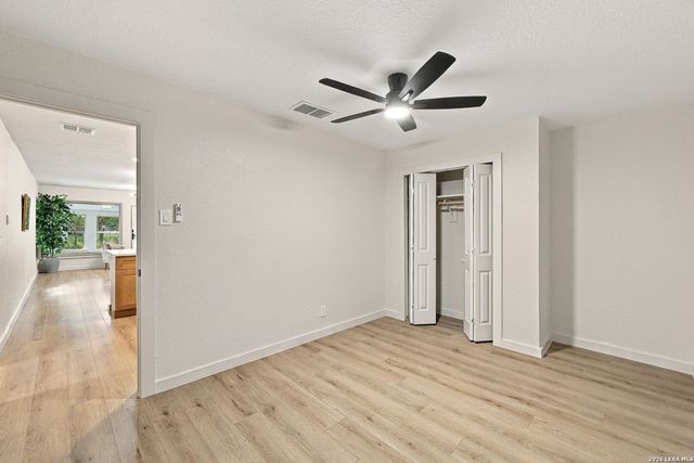 100 Riviera Dr, Castle Hills, TX 78213