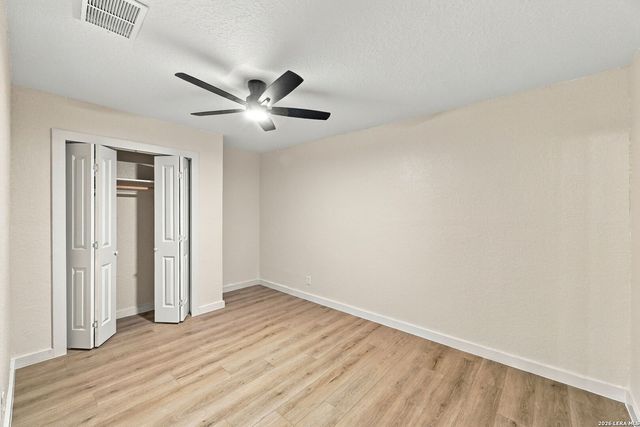 100 Riviera Dr, Castle Hills, TX 78213