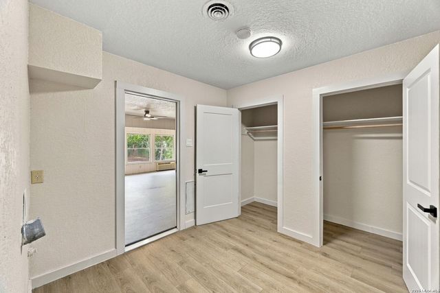 100 Riviera Dr, Castle Hills, TX 78213