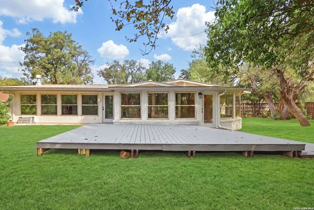 100 Riviera Dr, Castle Hills, TX 78213