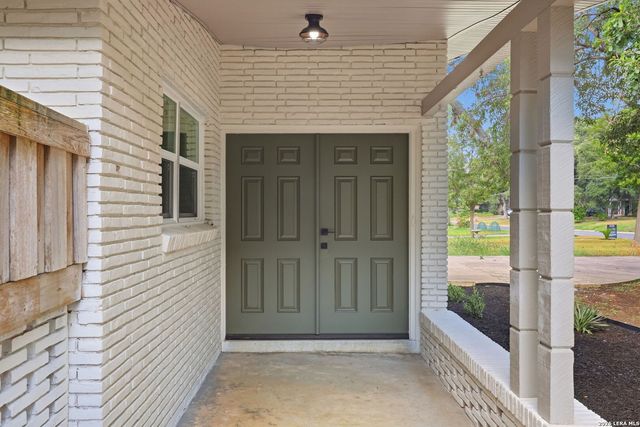 100 Riviera Dr, Castle Hills, TX 78213