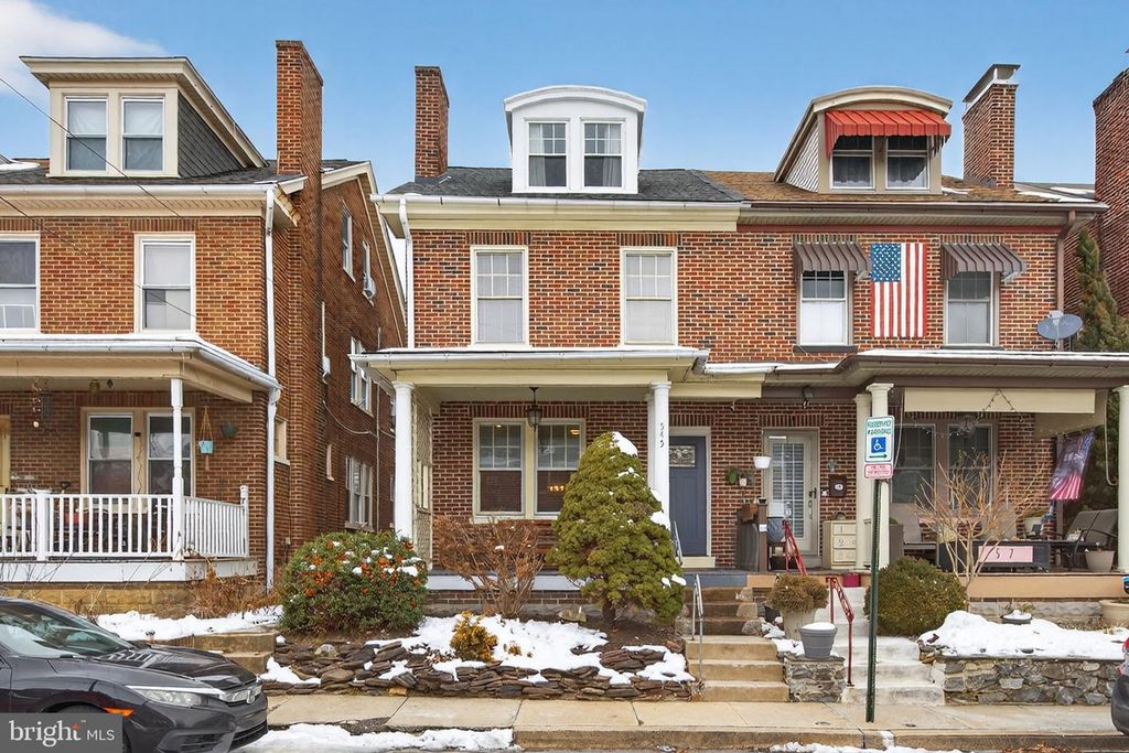 545 HAND AVE, Lancaster, PA 17602