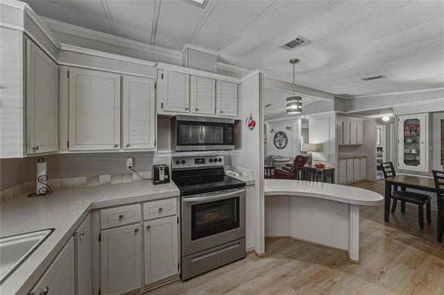 35122 MCCULLOUGHS LEAP, Zephyrhills, FL 33541