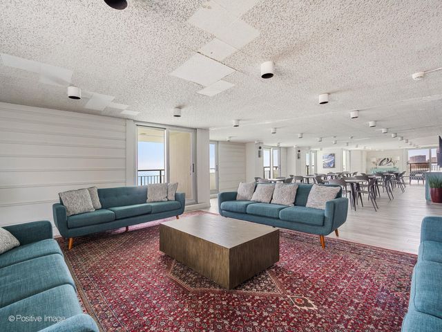 6033 N Sheridan Road 43H, Chicago, IL 60660