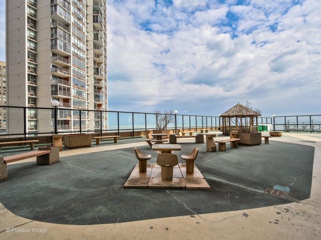 6033 N Sheridan Road 43H, Chicago, IL 60660