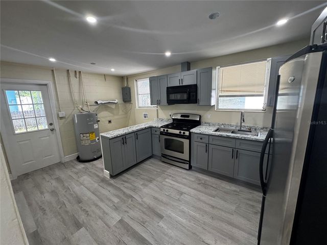 1610 CREST AVENUE, Leesburg, FL 34748
