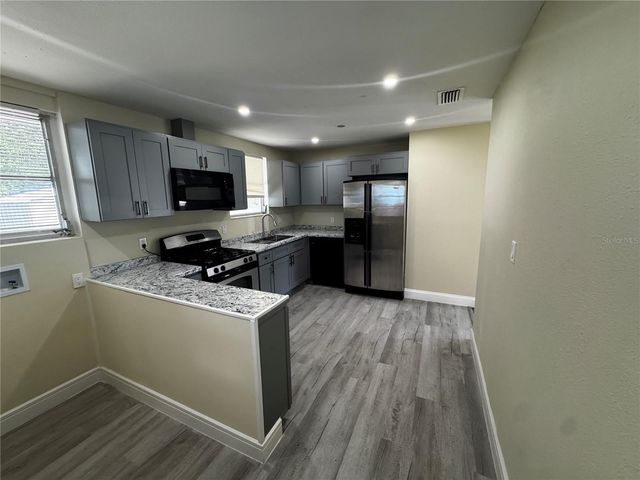 1610 CREST AVENUE, Leesburg, FL 34748